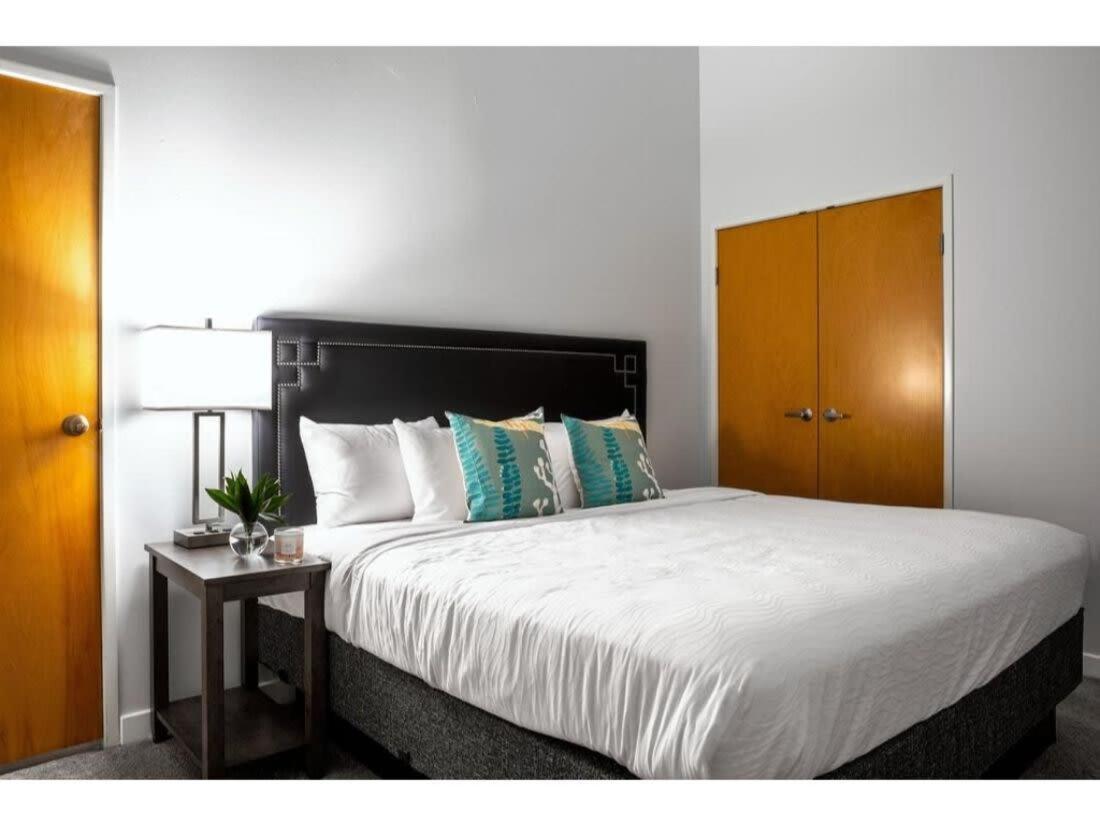 Beautiful 2br 2ba In The Block By Cozysuites Appartement Indianapolis