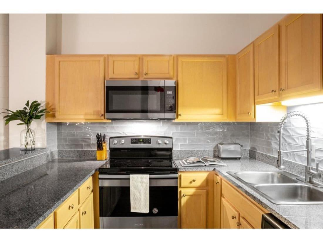 Beautiful 2br 2ba In The Block By Cozysuites *
